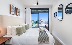 Superb-Rated Luxury Sea Point Apartment 200M To Ocean Promenade & Tidal Pool
